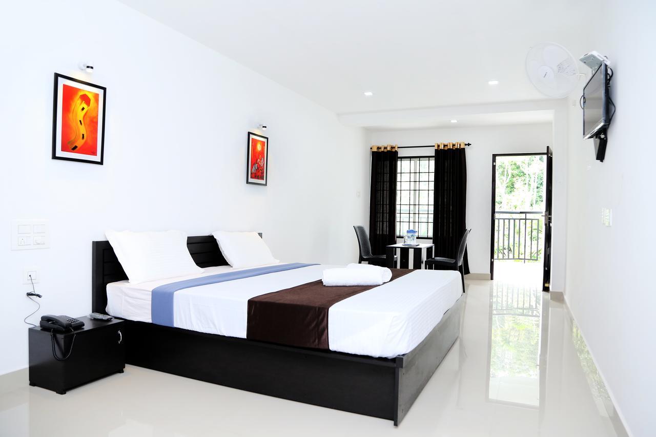 Highland Bristo Hotel Kalpetta Exterior foto