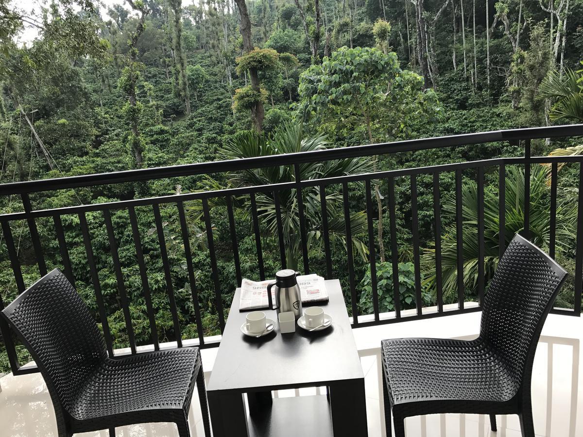 Highland Bristo Hotel Kalpetta Exterior foto